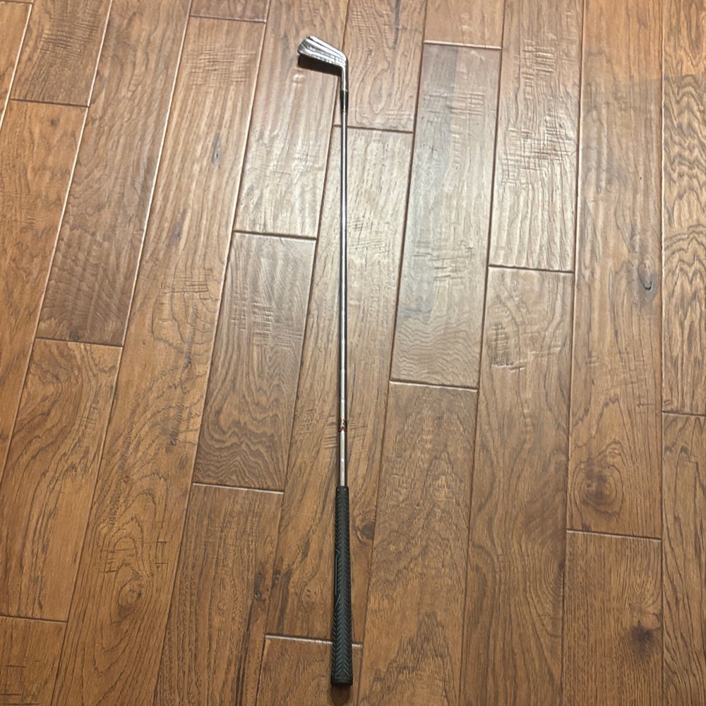 Wilson Silver Golf Iron